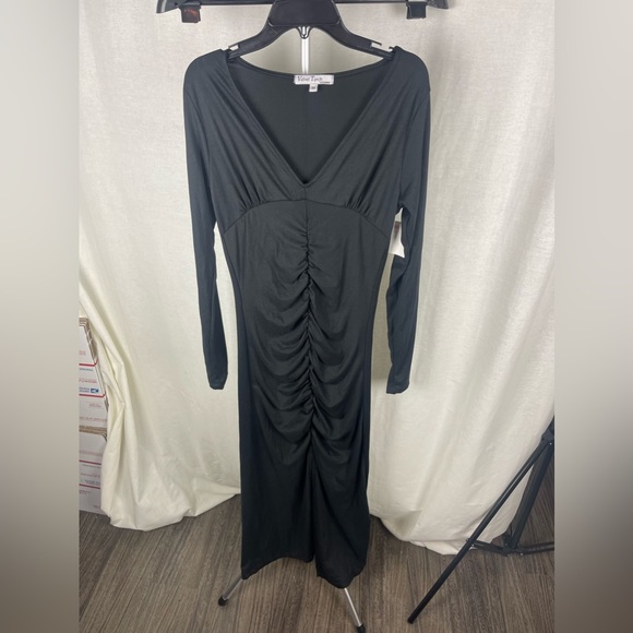 VELVET TORCH V-NECK LONG SLEEVE BLACK MIDI RIBBED DRESS SIZE MEDIUM NWT - Picture 3 of 11